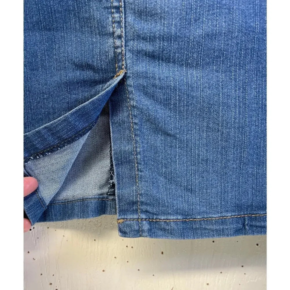 Wrangler Womens Size 12/M Blue Jean Skirt Pockets Back Slit - Picture 9 of 12